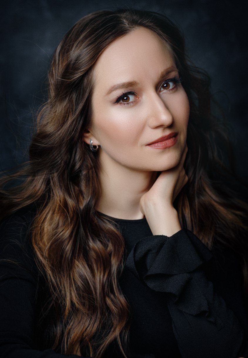 Evgeniya Sotnikova, soprano. Portrait by Oxana Ivleva