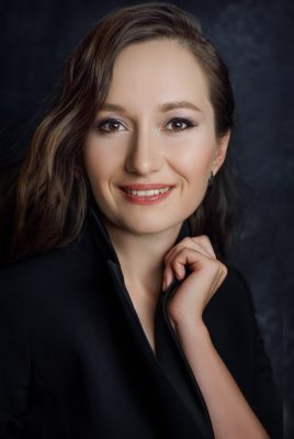 Evgeniya Sotnikova, soprano. Portrait by Oxana Ivleva