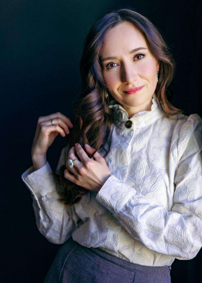 Evgeniya Sotnikova, soprano. Portrait by Oxana Ivleva