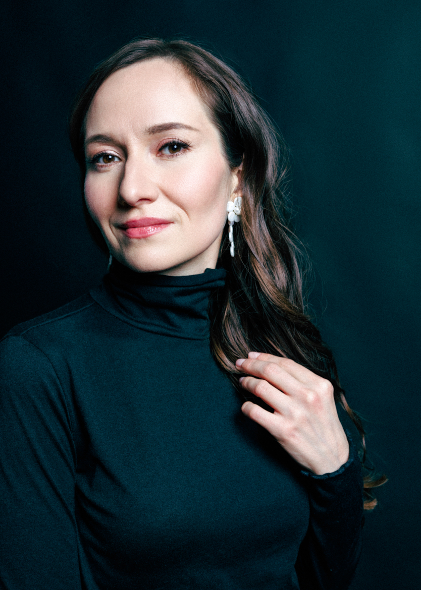 Evgeniya Sotnikova, soprano. Portrait by Oxana Ivleva