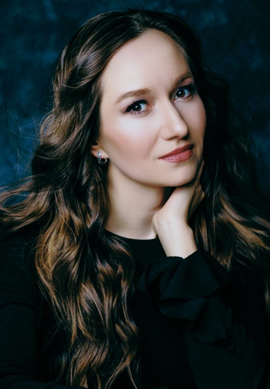 Evgeniya Sotnikova, soprano. Portrait by Oxana Ivleva